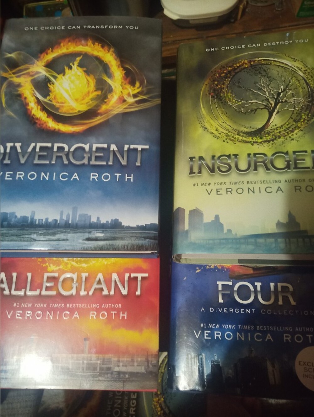 Veronica Roth: The Divergent Series (3 Book Box Set +  Book Four)